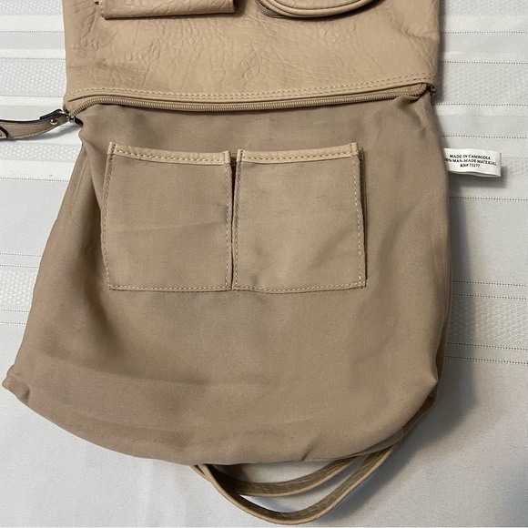 Taupe Womens Crossbody/ Shoulder Bag - Zippered Closure- Clean EUC - Picture 9 of 14